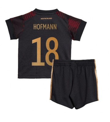 Tyskland Jonas Hofmann #18 Replika Babytøj Udebanesæt Børn VM 2022 Kortærmet (+ Korte bukser)